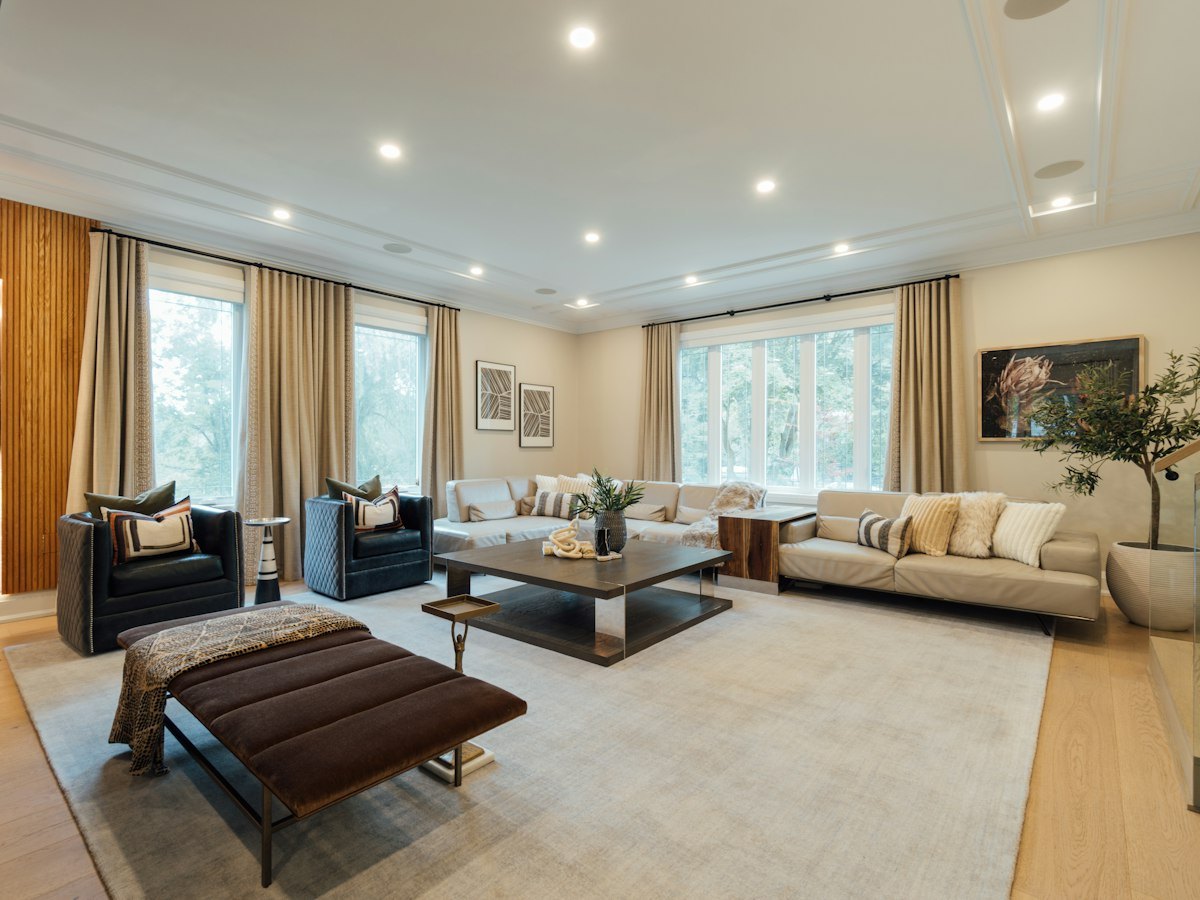 Open-plan living room with a flush sealed ceiling
